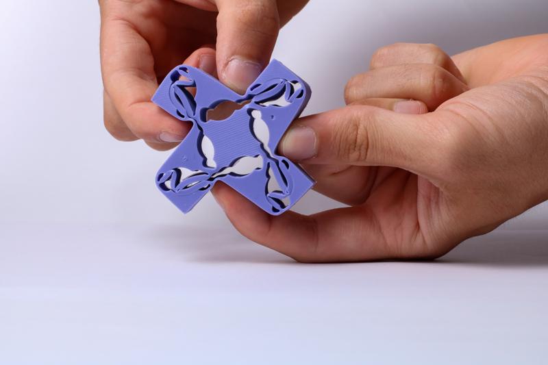 Snapped metamaterial lattice